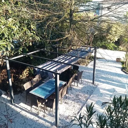 Maison Grandes Avec Cuisine -jardin -terrasse-bbq Bed & Breakfast